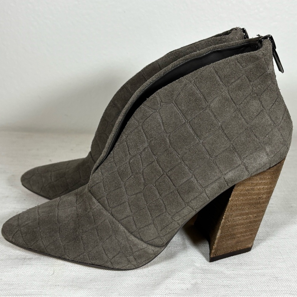 Vince Camuto Steevera Gray Suede Croc Embossed Block Heel Booties 8M